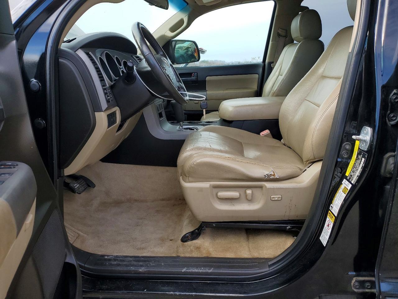 2010 TOYOTA Sequoia