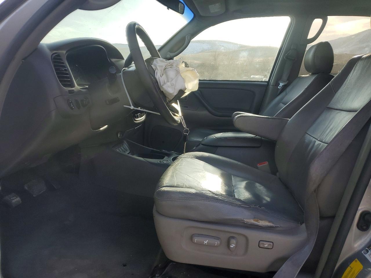 2005 TOYOTA Sequoia
