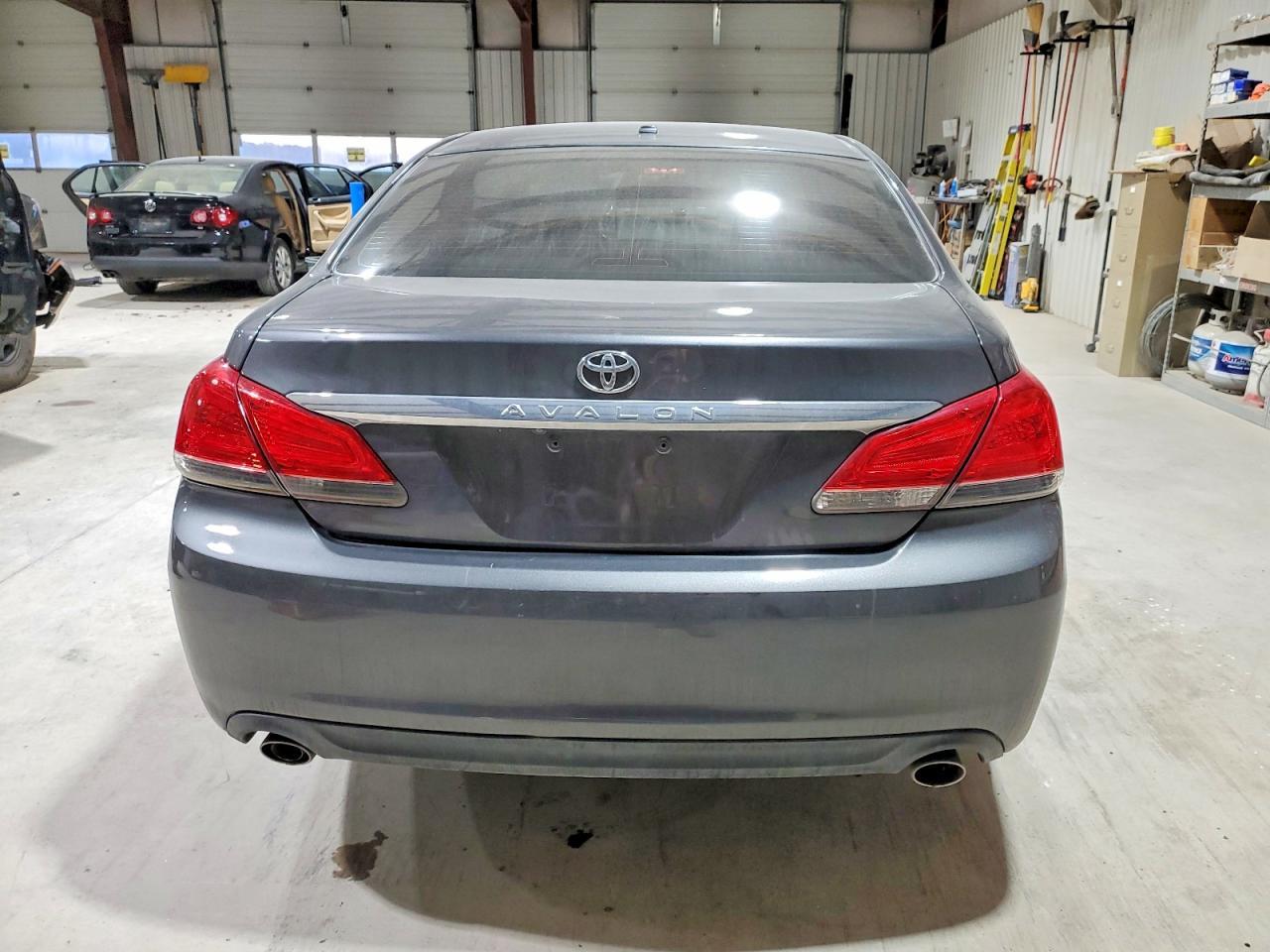 2011 TOYOTA Avalon
