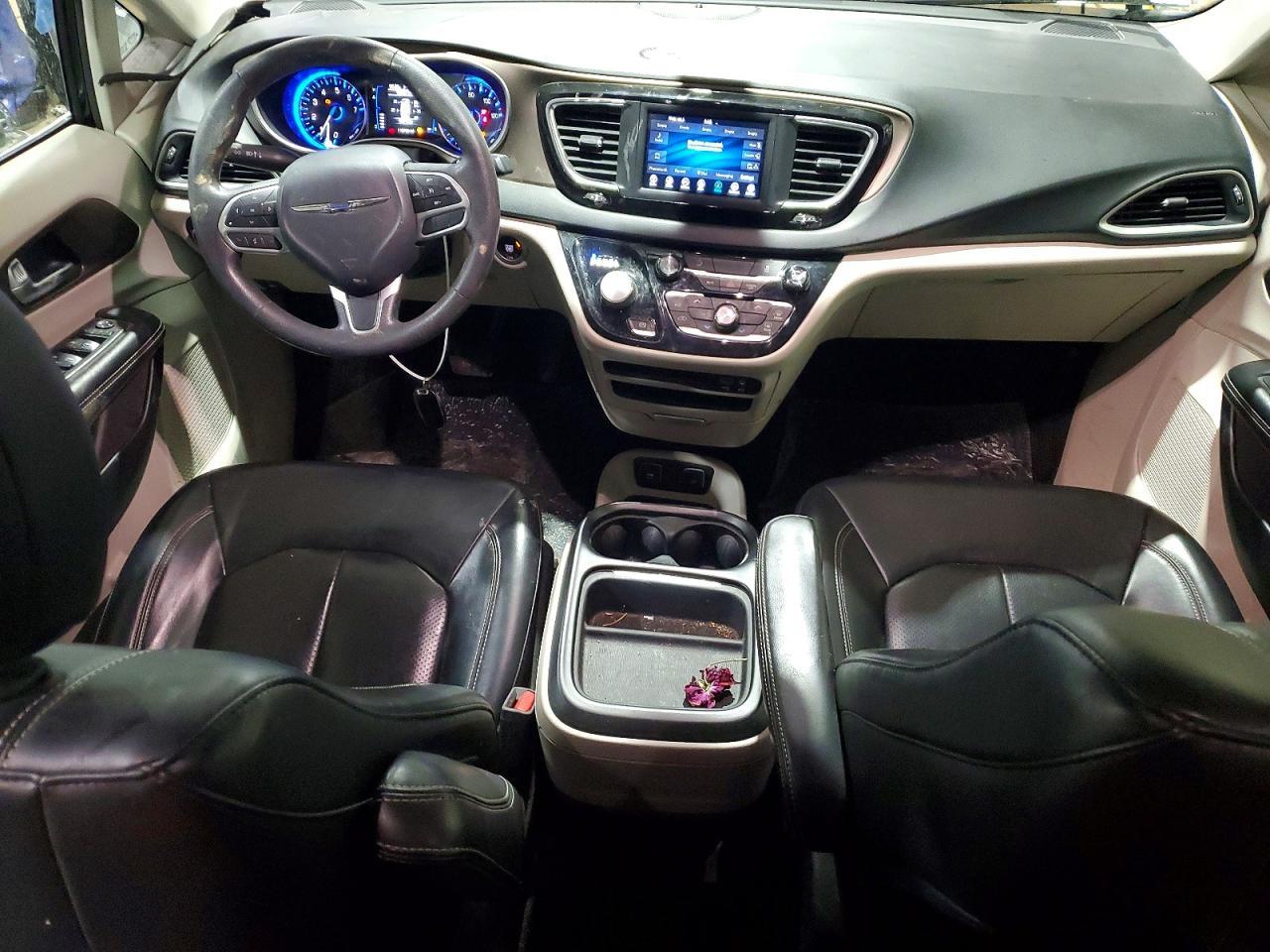 2020 CHRYSLER Voyager