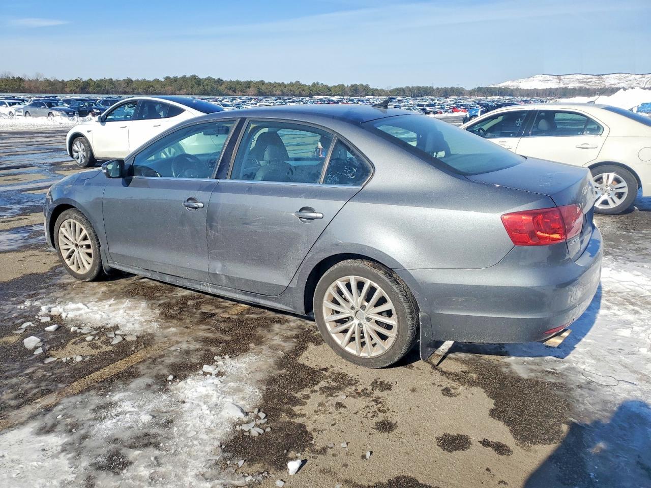 2011 VOLKSWAGEN JETTA