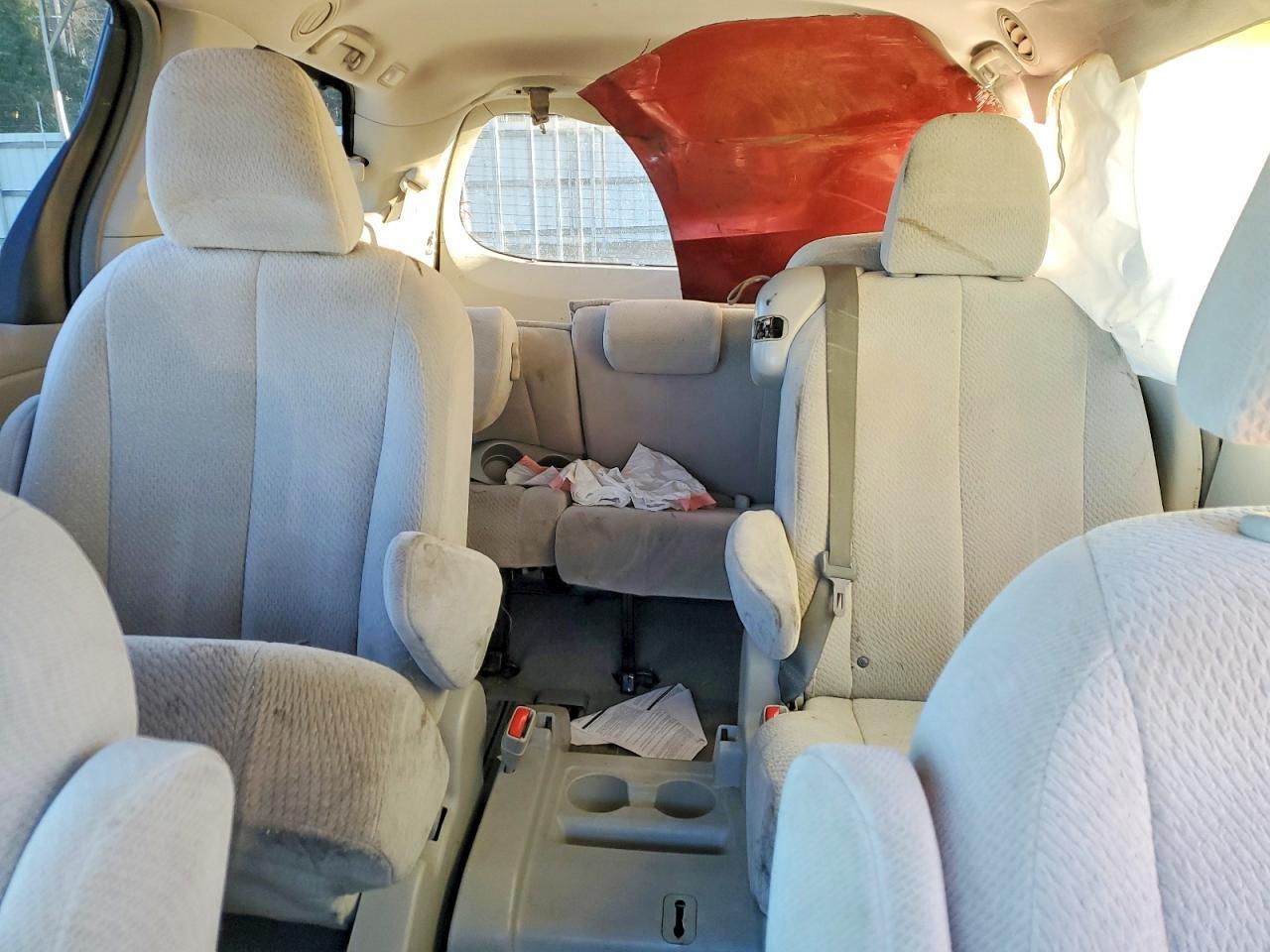 2013 TOYOTA SIENNA