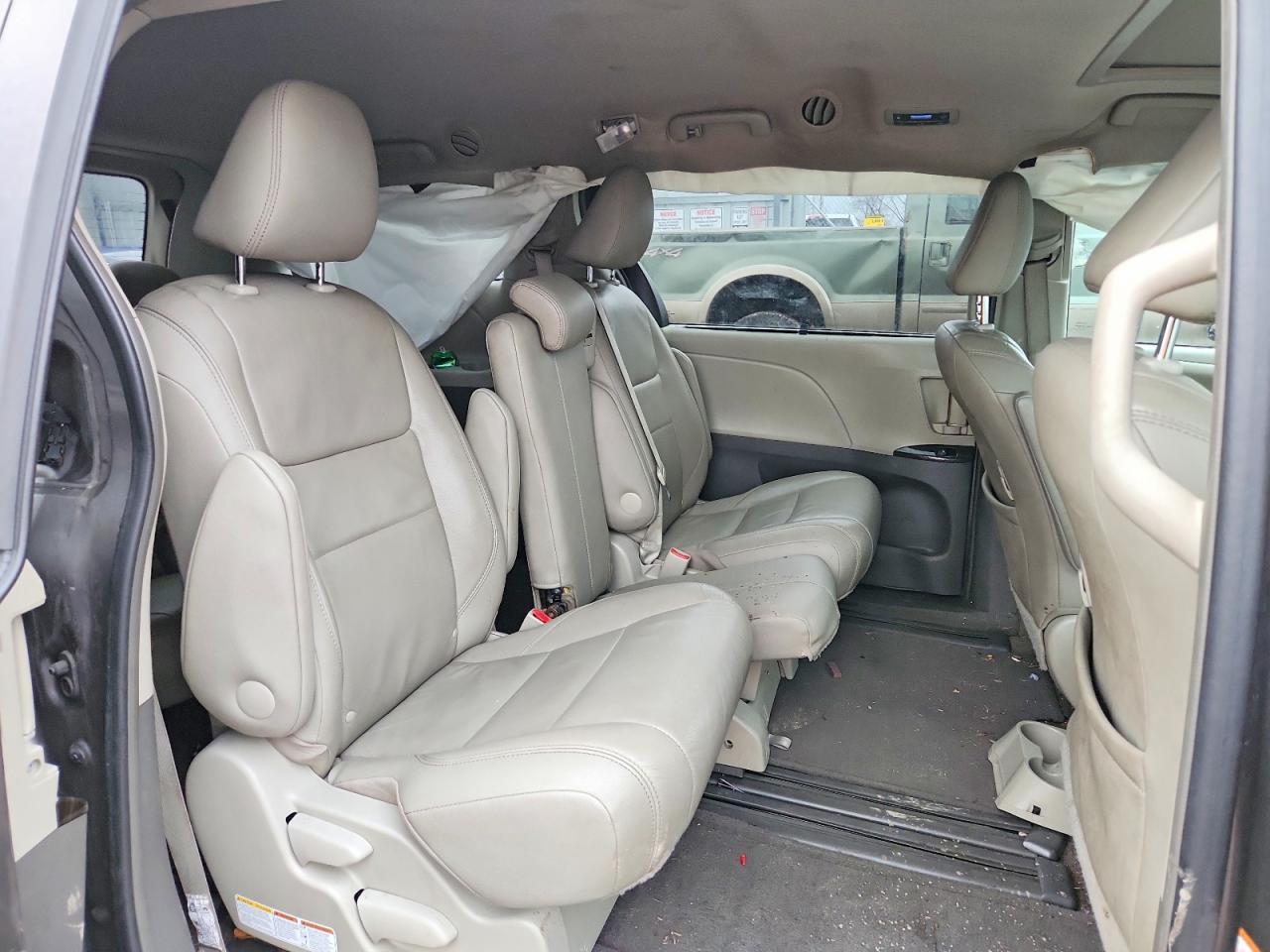 2017 TOYOTA SIENNA