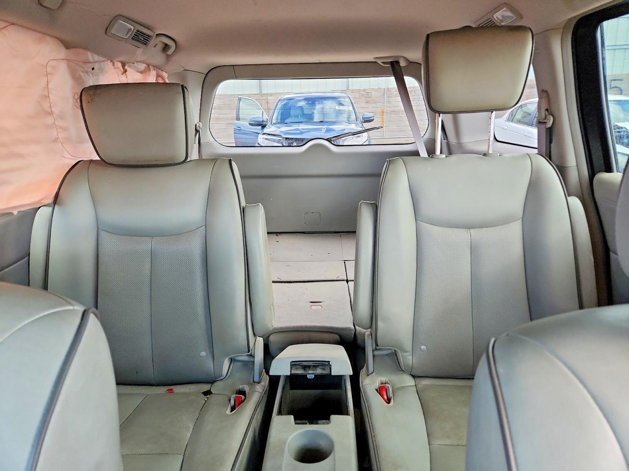 2016 NISSAN Quest