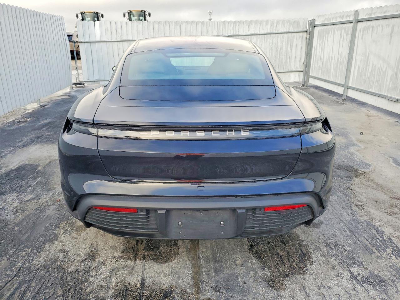 2024 PORSCHE Taycan