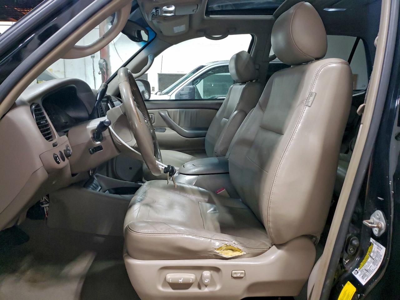 2005 TOYOTA Sequoia