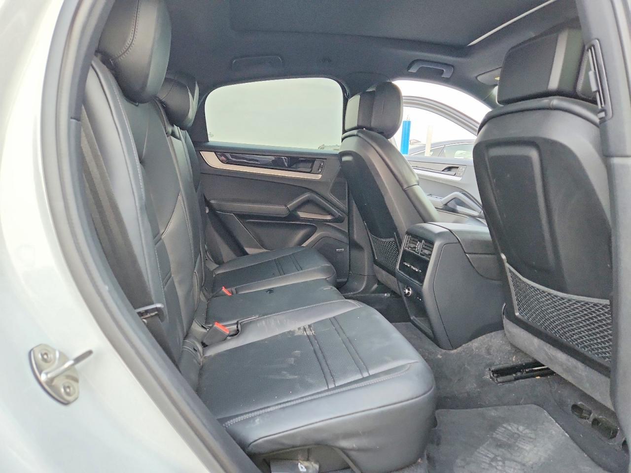 2024 PORSCHE CAYENNE