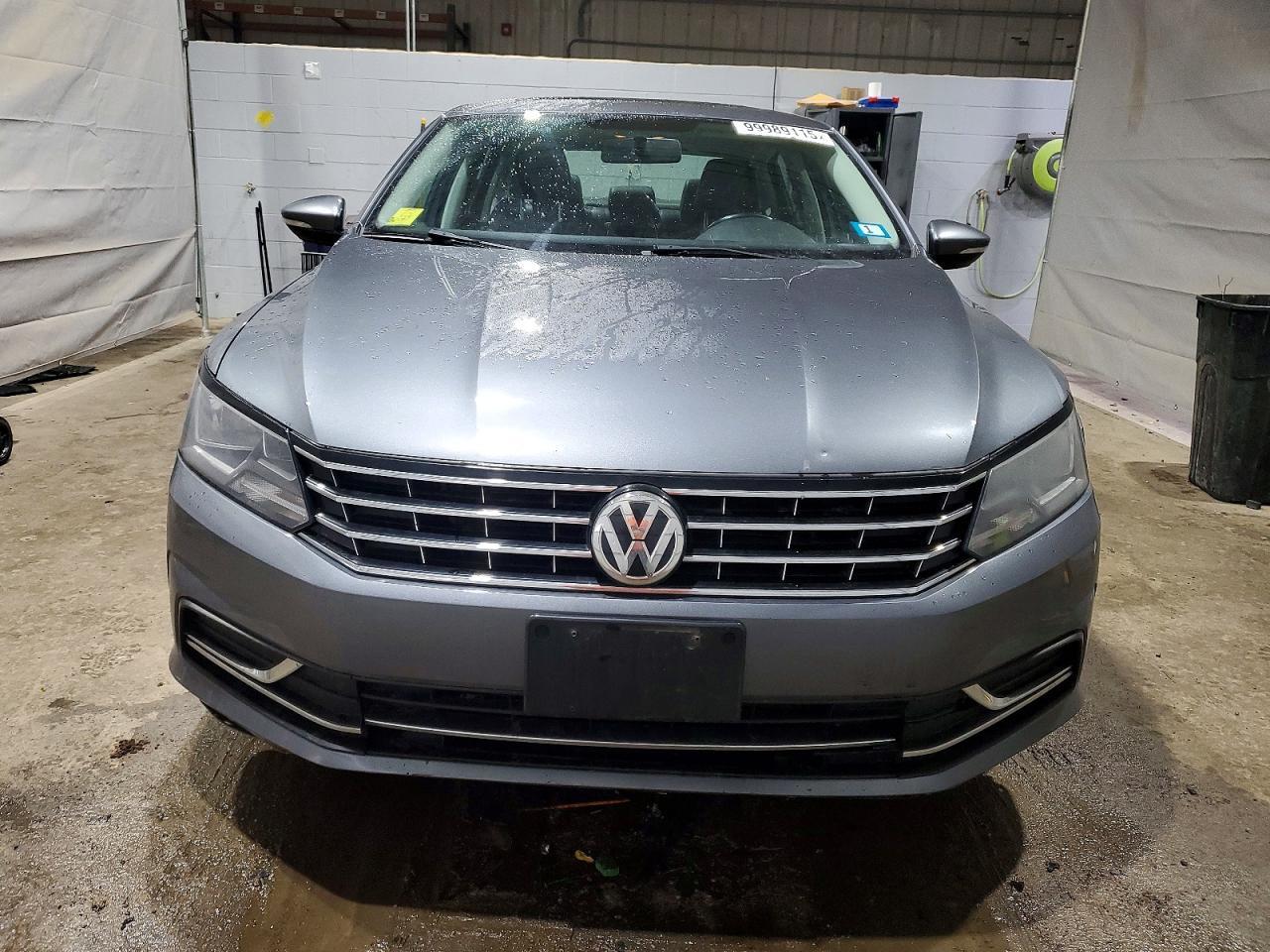 2017 VOLKSWAGEN Passat
