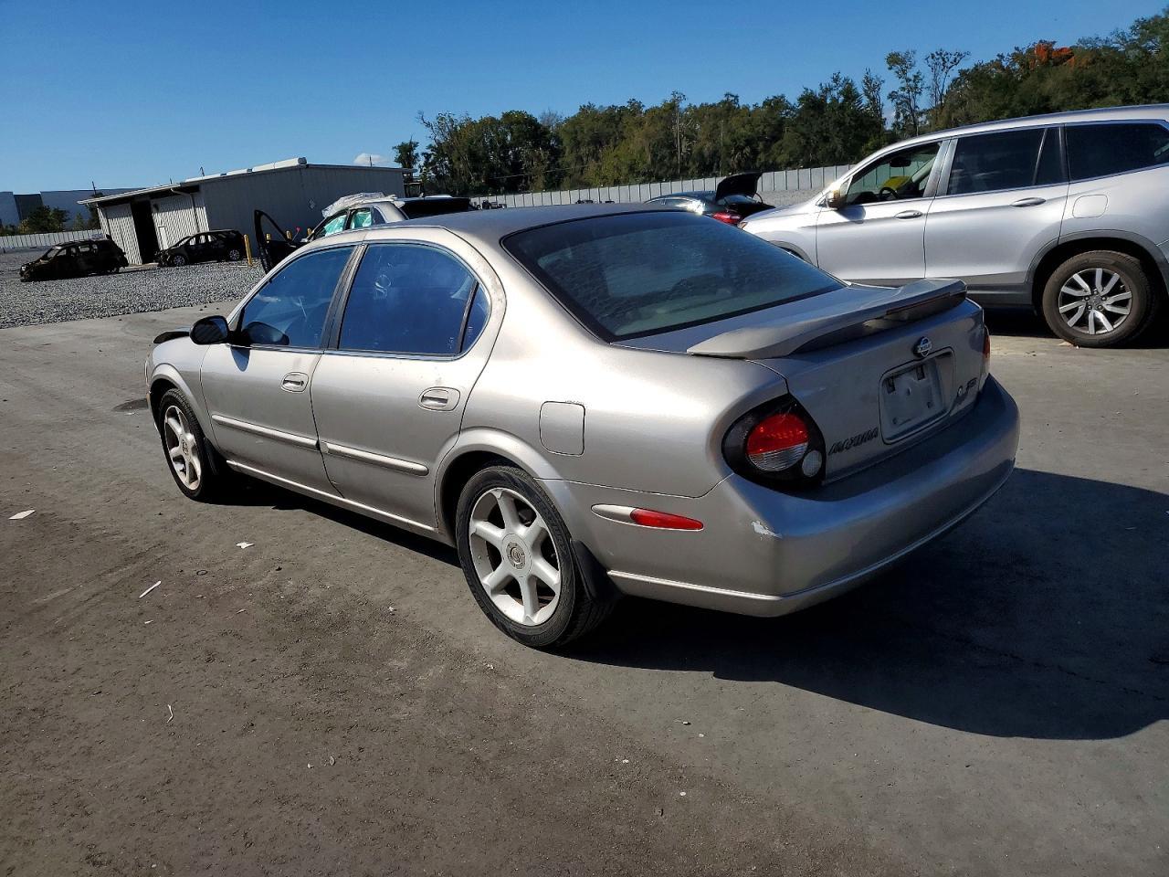 2000 NISSAN Maxima