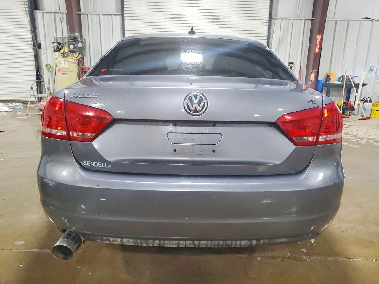 2012 VOLKSWAGEN Passat