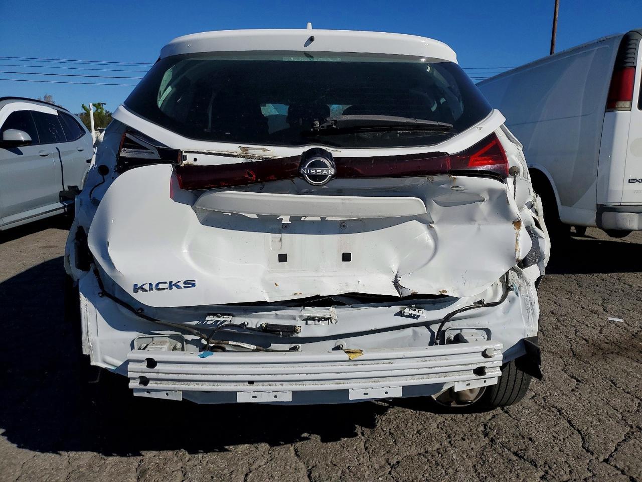 2023 NISSAN KICKS