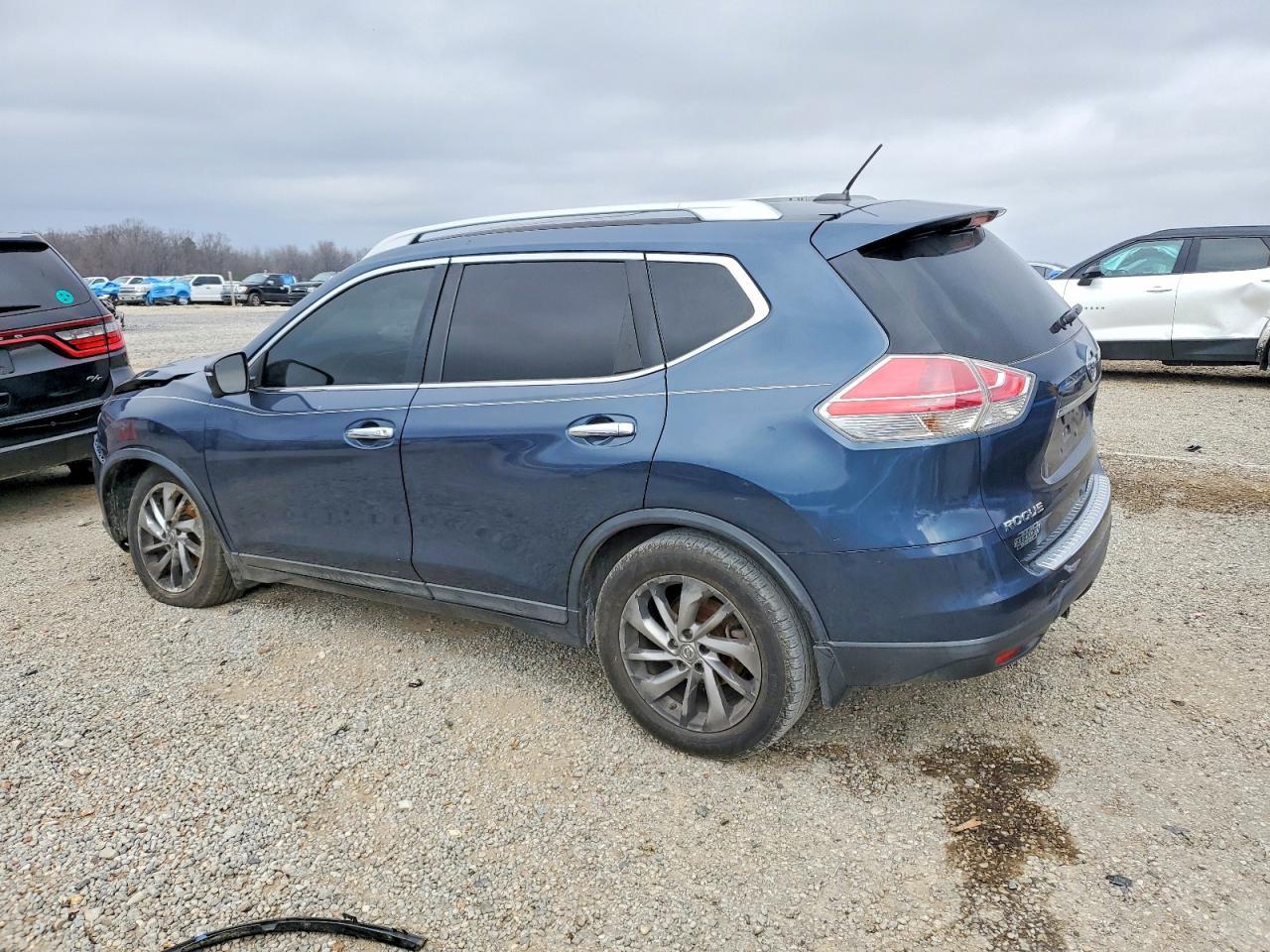 2015 NISSAN ROGUE