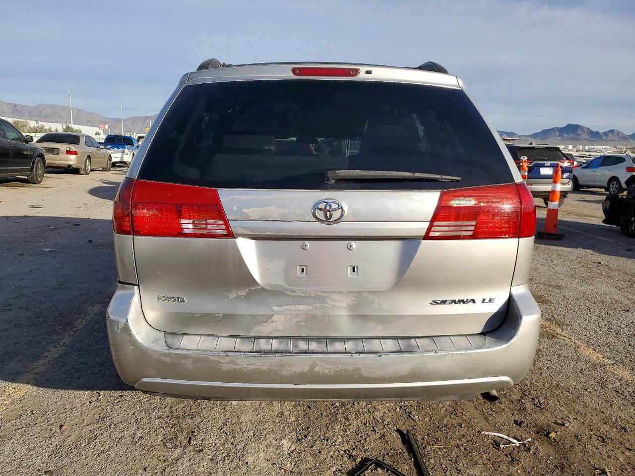 2004 TOYOTA SIENNA