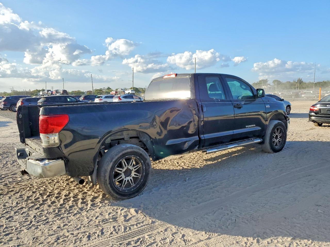 2011 TOYOTA TUNDRA