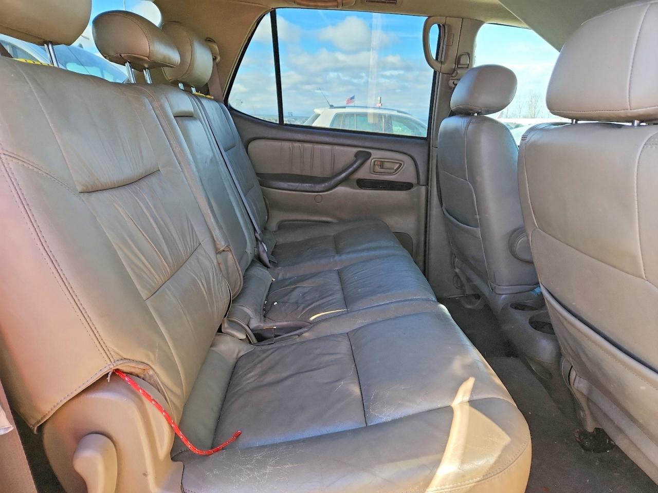 2002 TOYOTA Sequoia