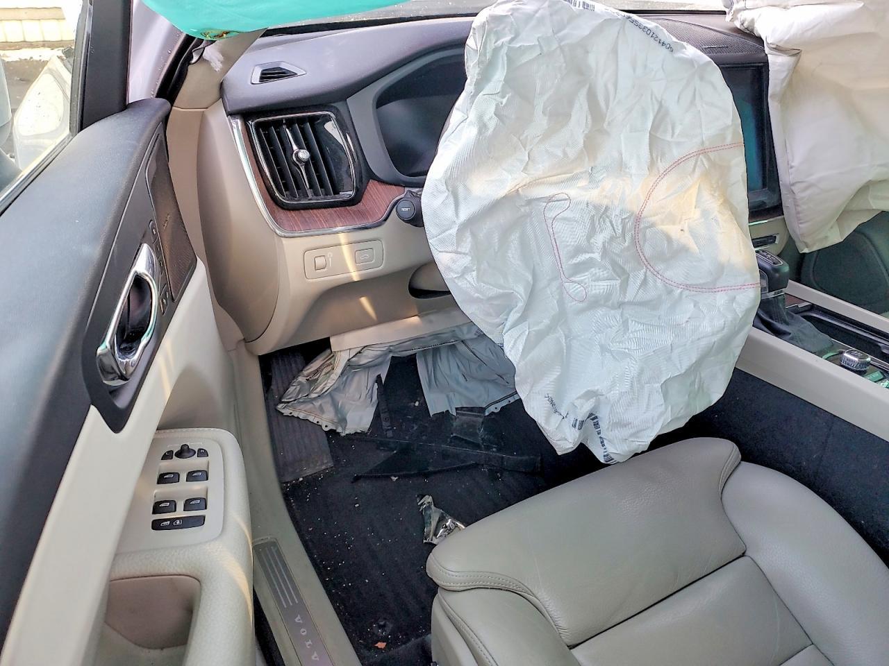 2019 VOLVO XC60