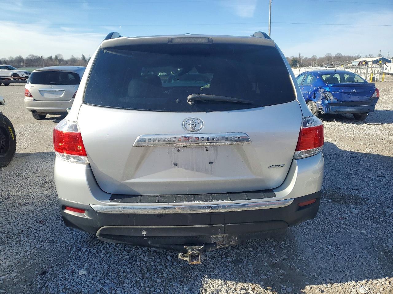 2011 TOYOTA HIGHLANDER