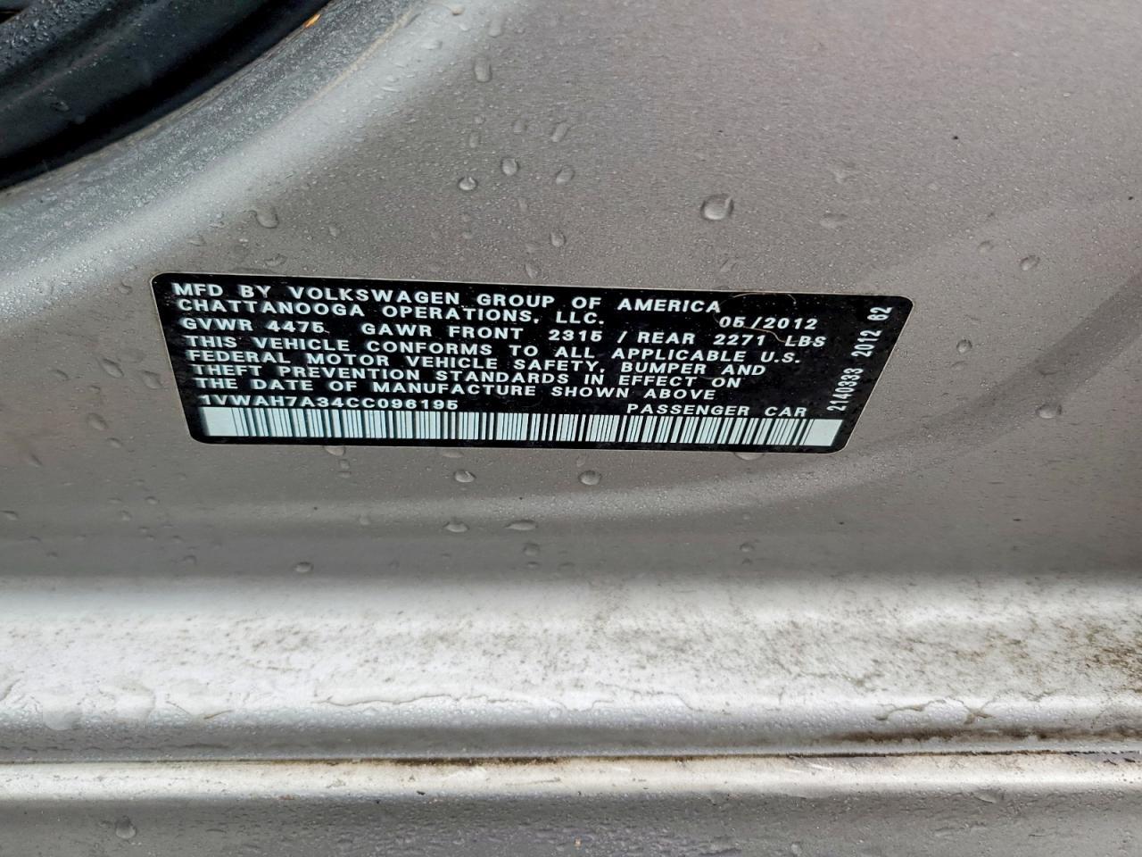 2012 VOLKSWAGEN Passat