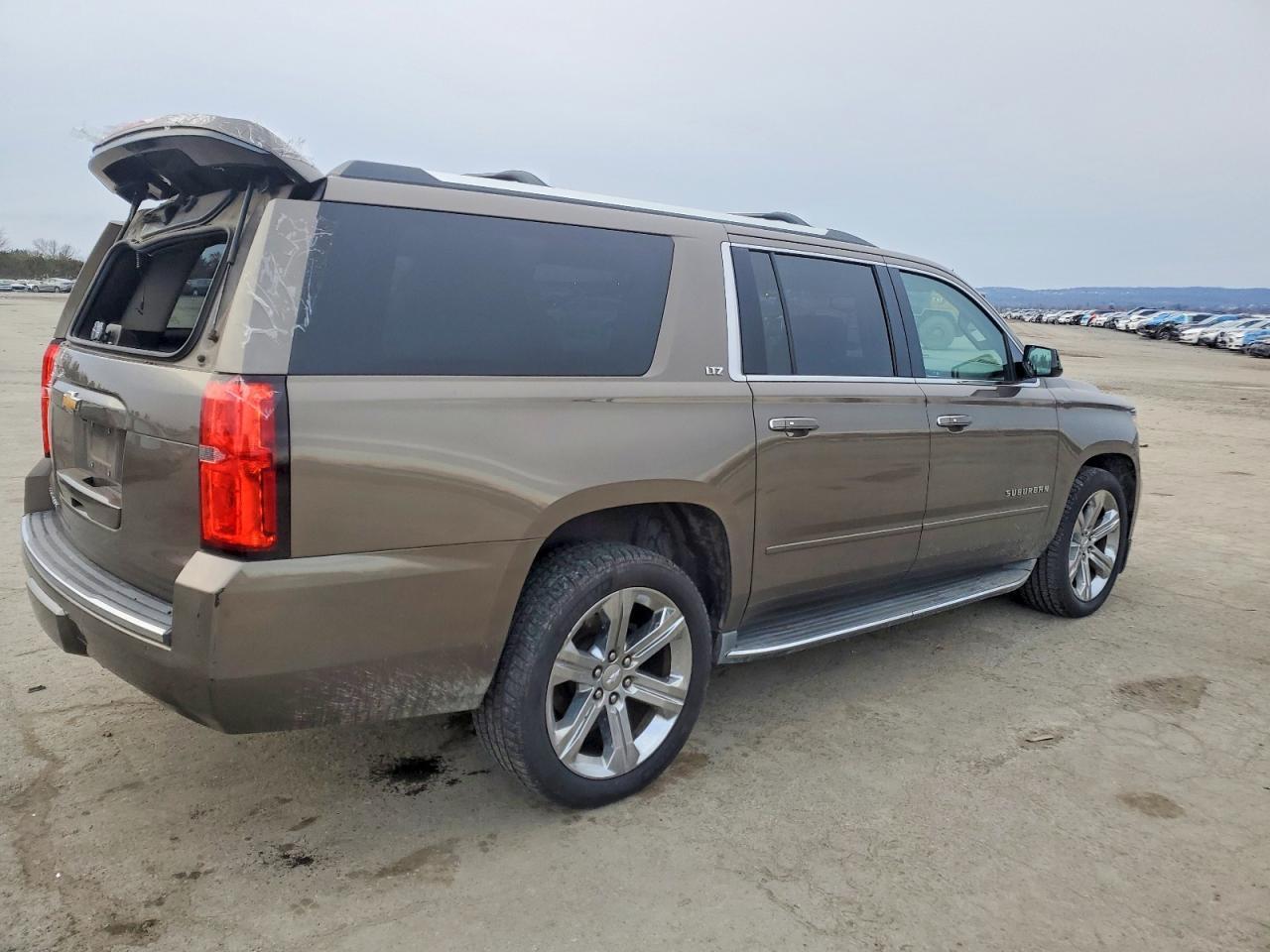 2016 CHEVROLET Suburban
