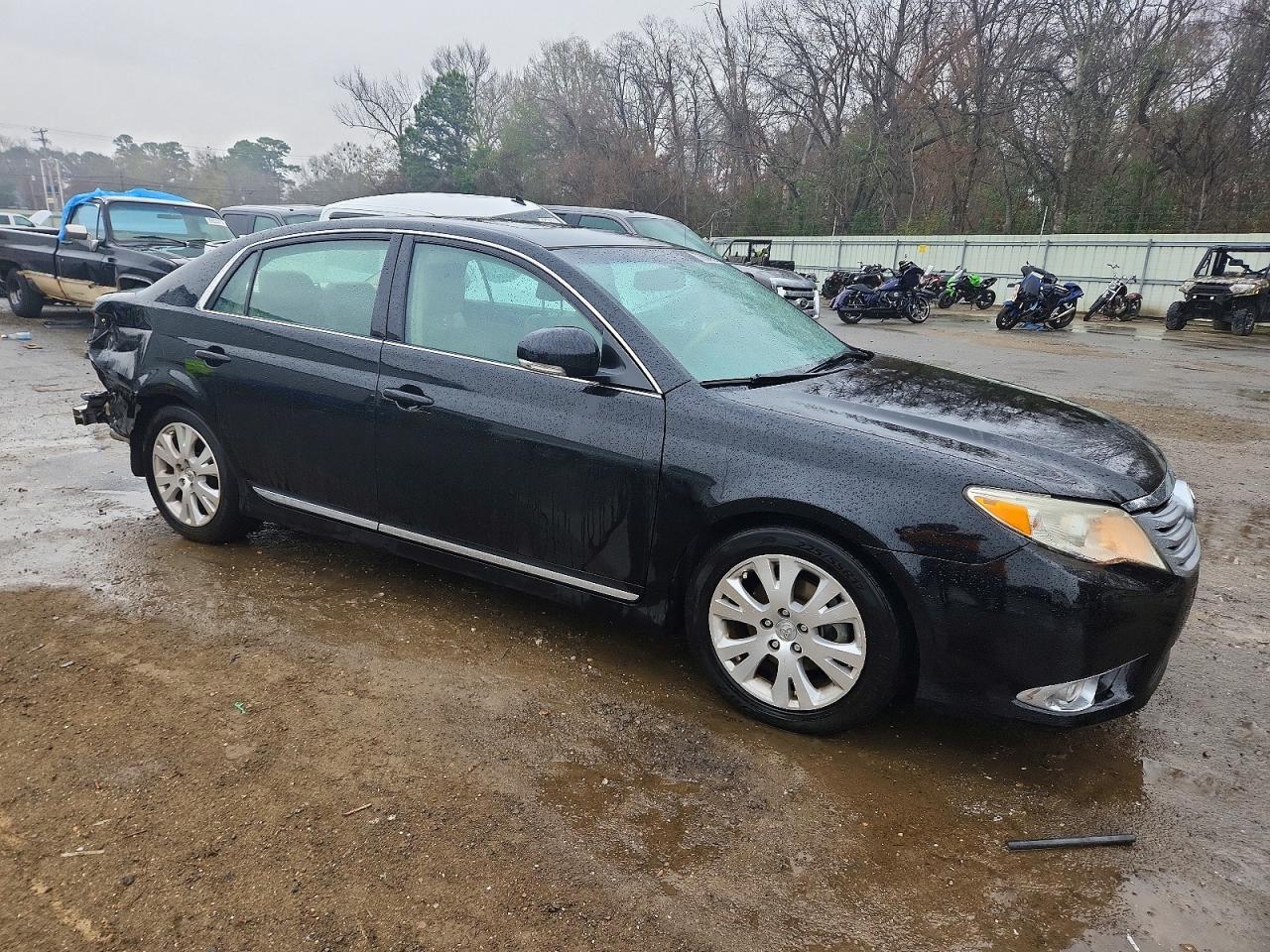 2011 TOYOTA Avalon