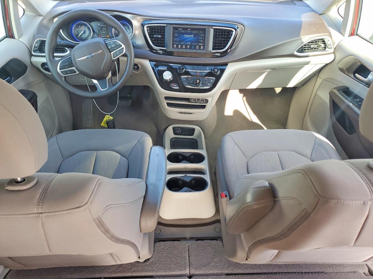 2021 CHRYSLER Voyager