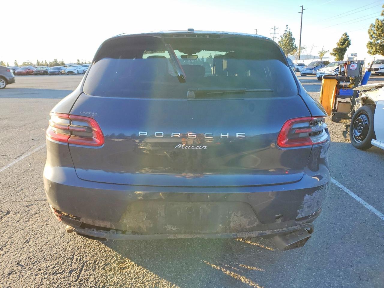 2017 PORSCHE Macan