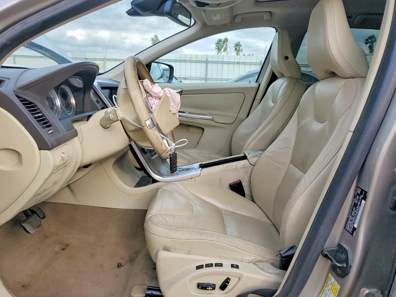2012 VOLVO XC60