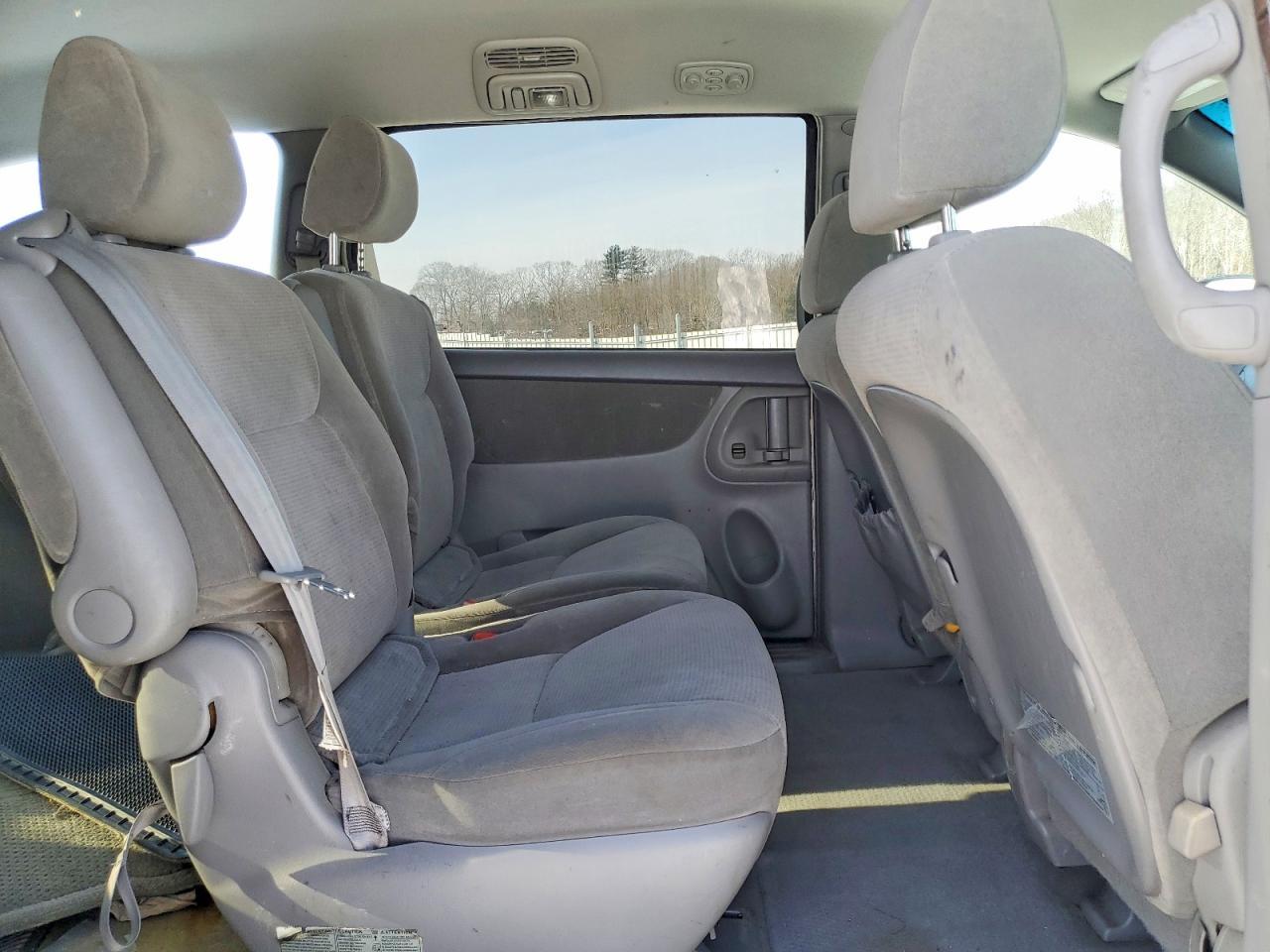 2004 TOYOTA SIENNA