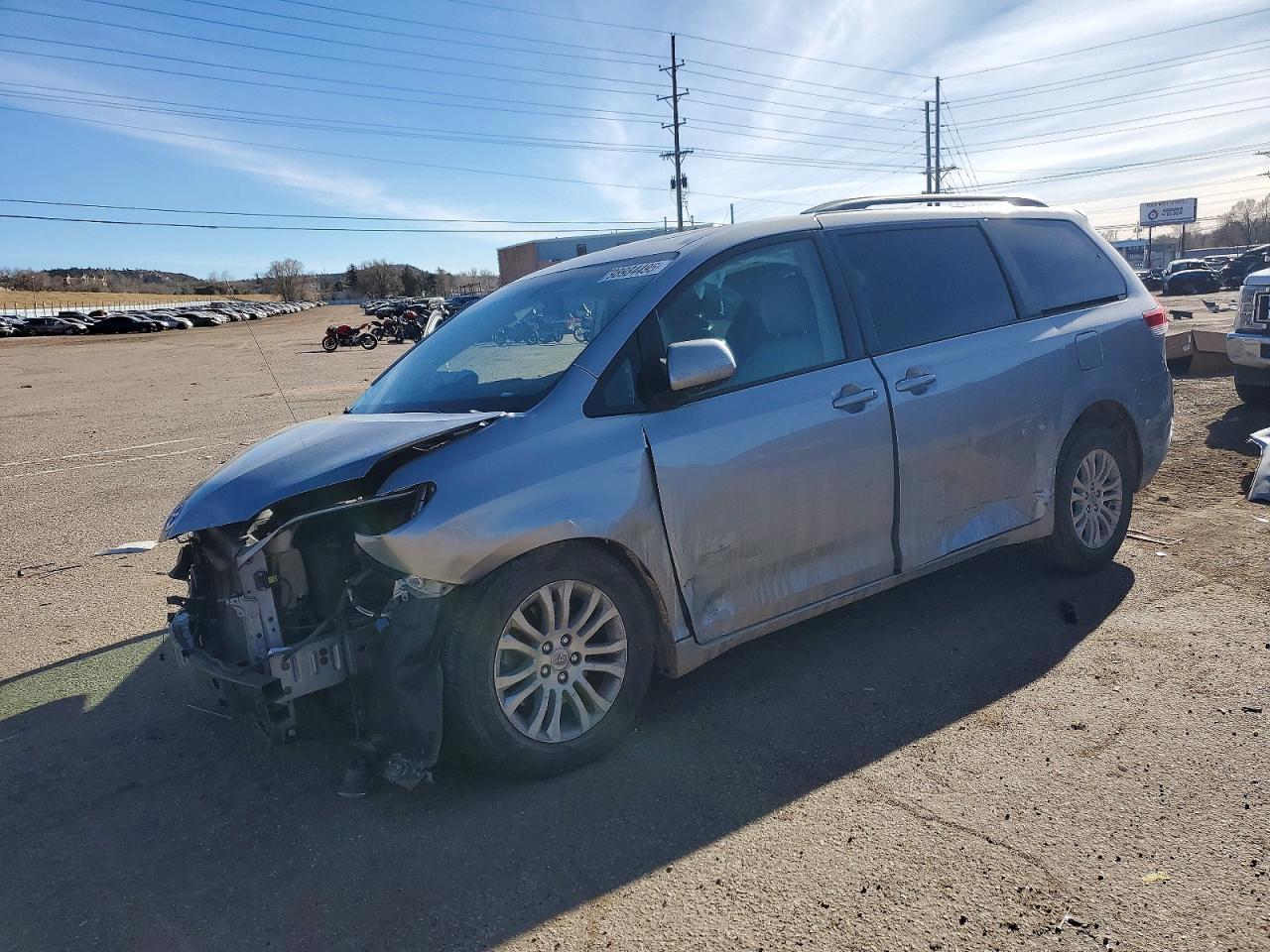 2012 TOYOTA SIENNA