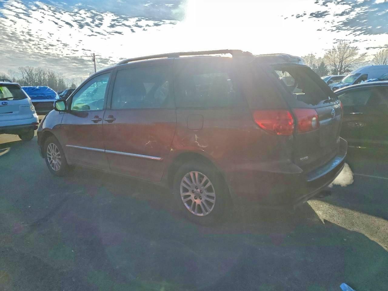 2010 TOYOTA SIENNA