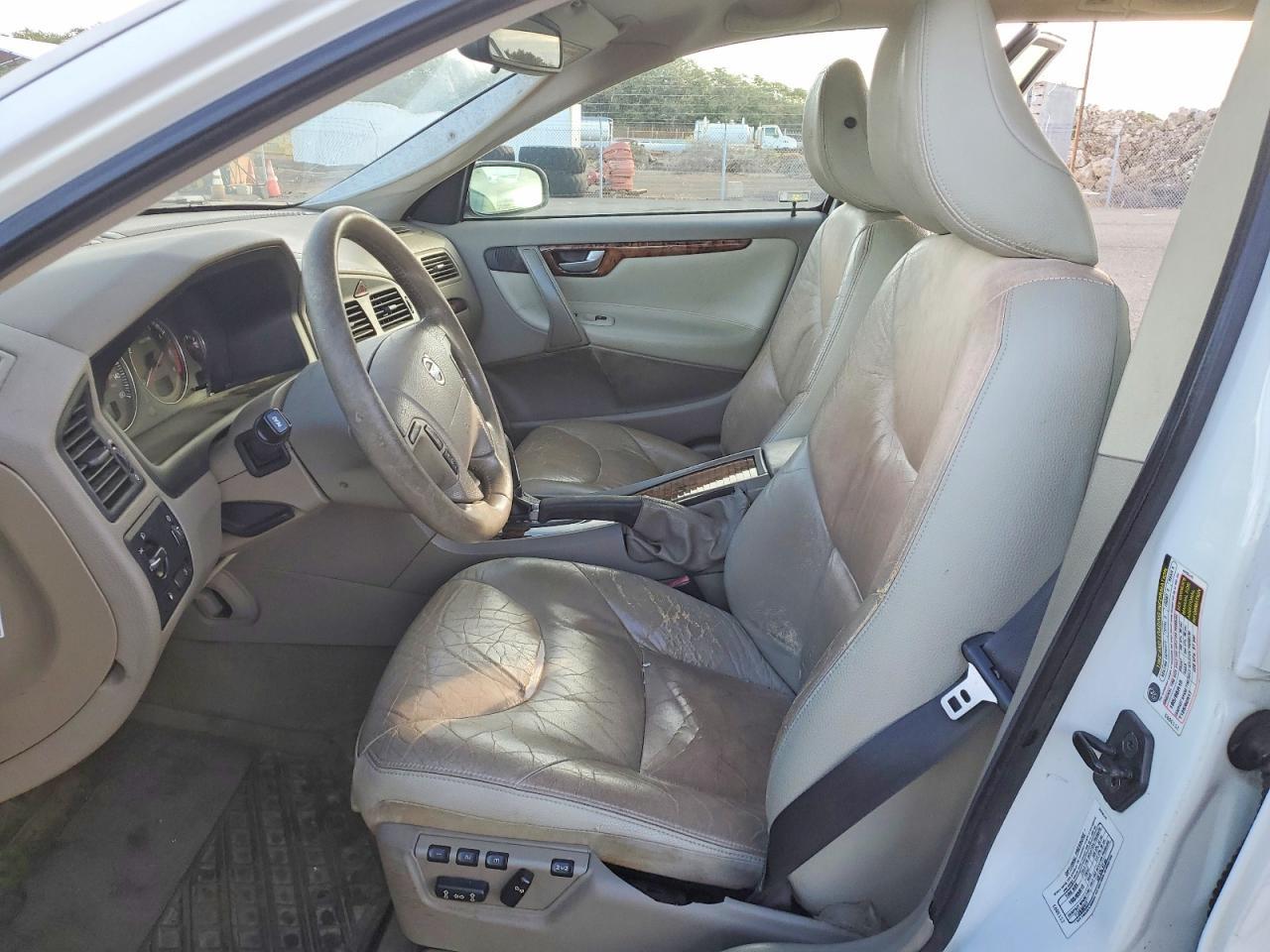 2005 VOLVO V70