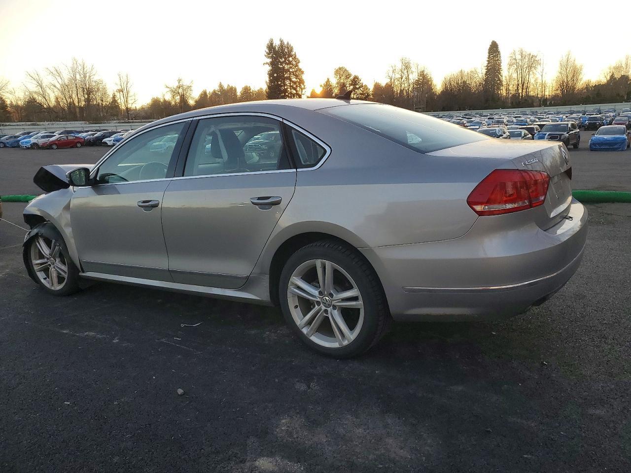 2014 VOLKSWAGEN Passat