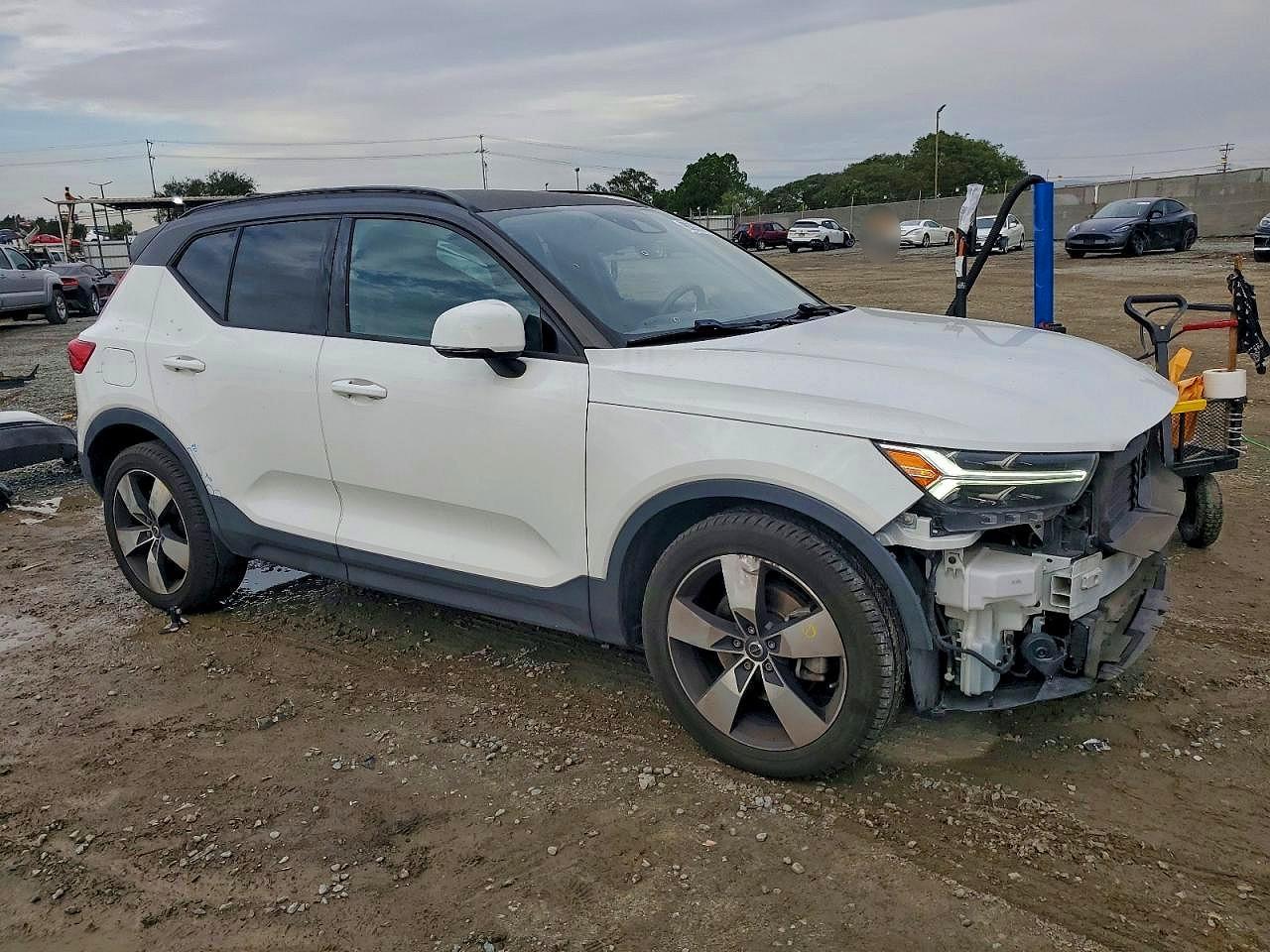2019 VOLVO XC40