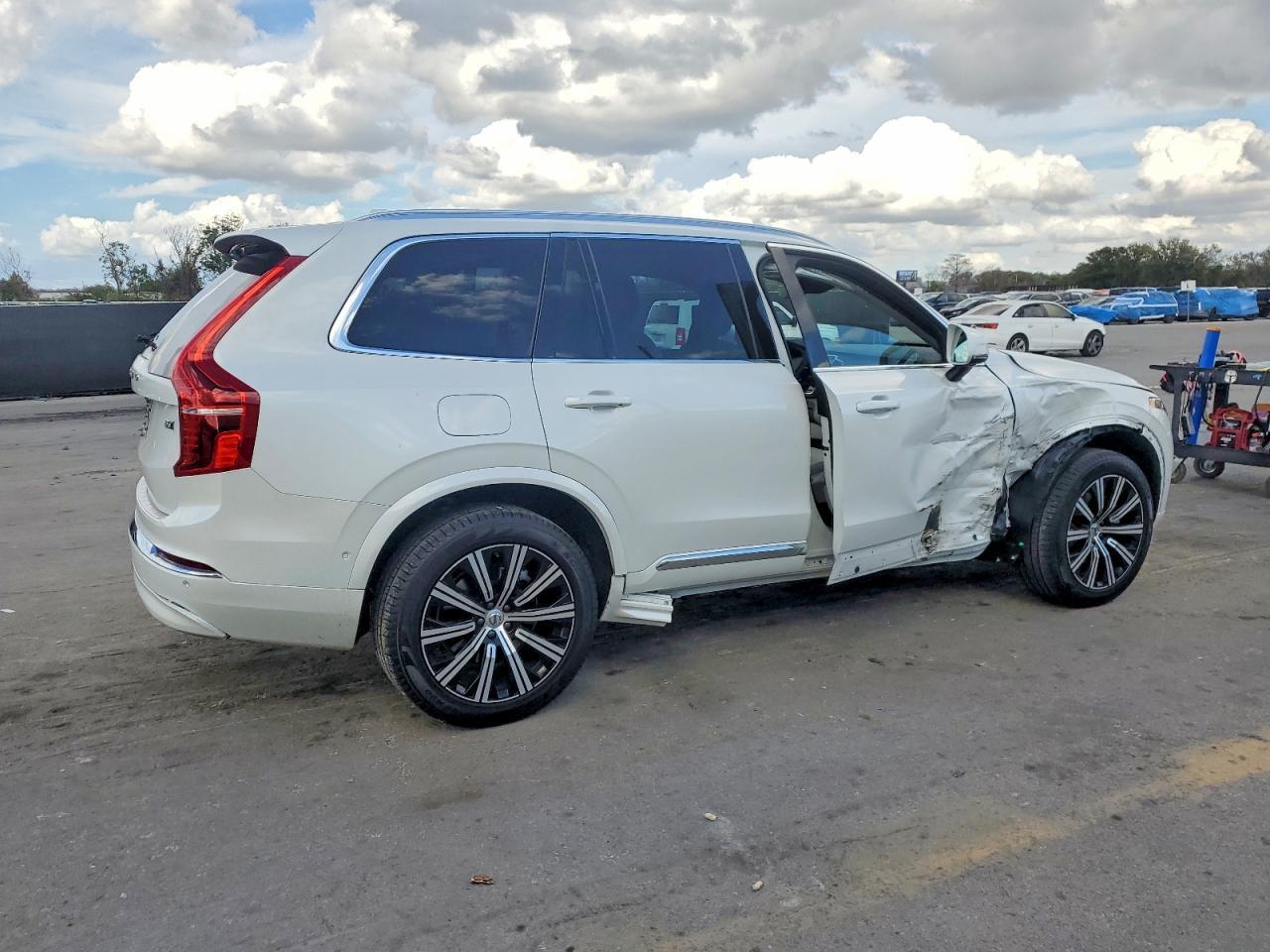 2025 VOLVO XC90