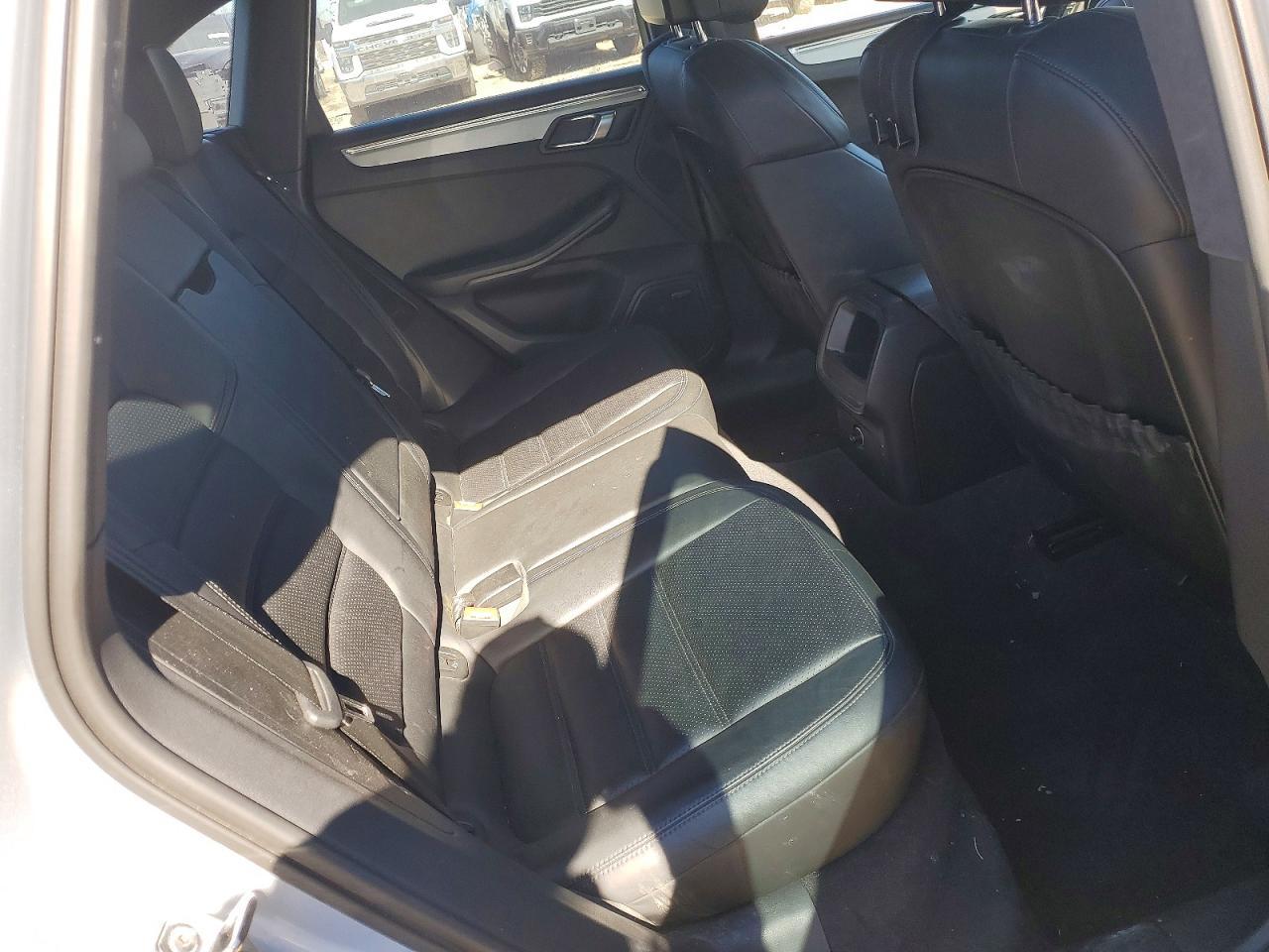 2015 PORSCHE Macan