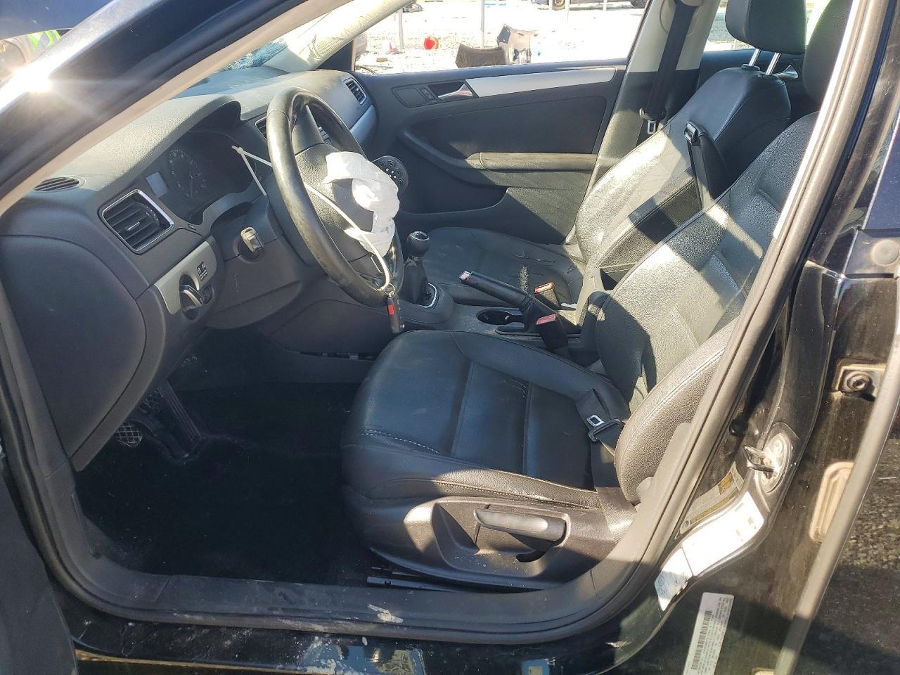 2011 VOLKSWAGEN JETTA