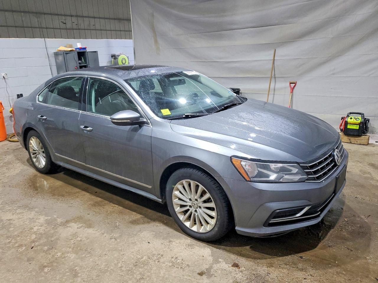 2017 VOLKSWAGEN Passat