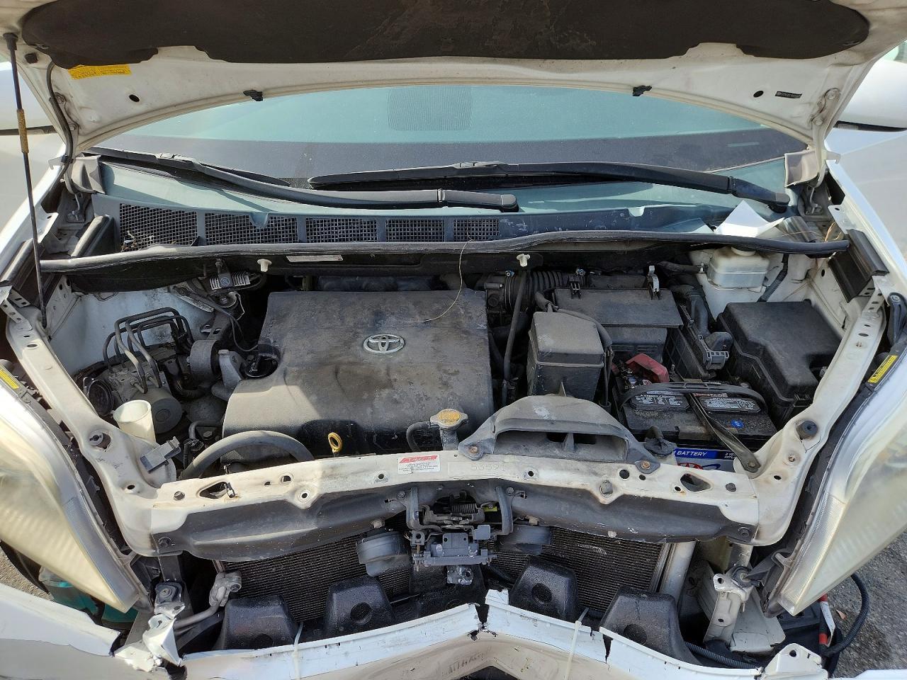 2011 TOYOTA SIENNA
