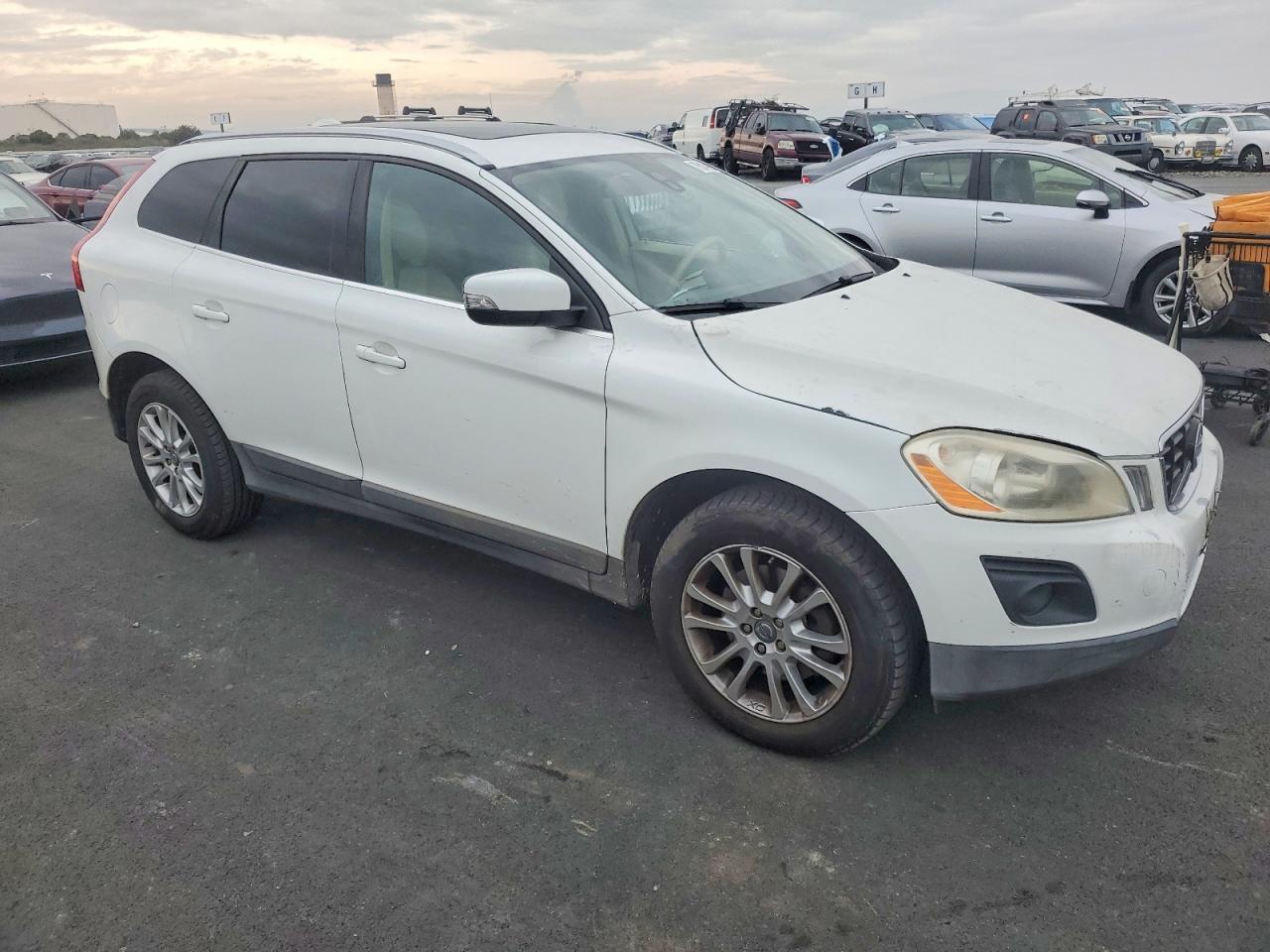 2010 VOLVO XC60