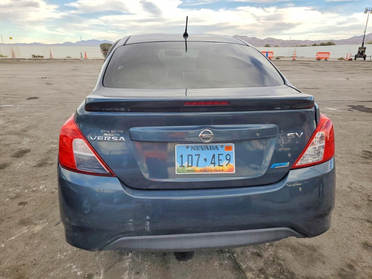 2015 NISSAN VERSA