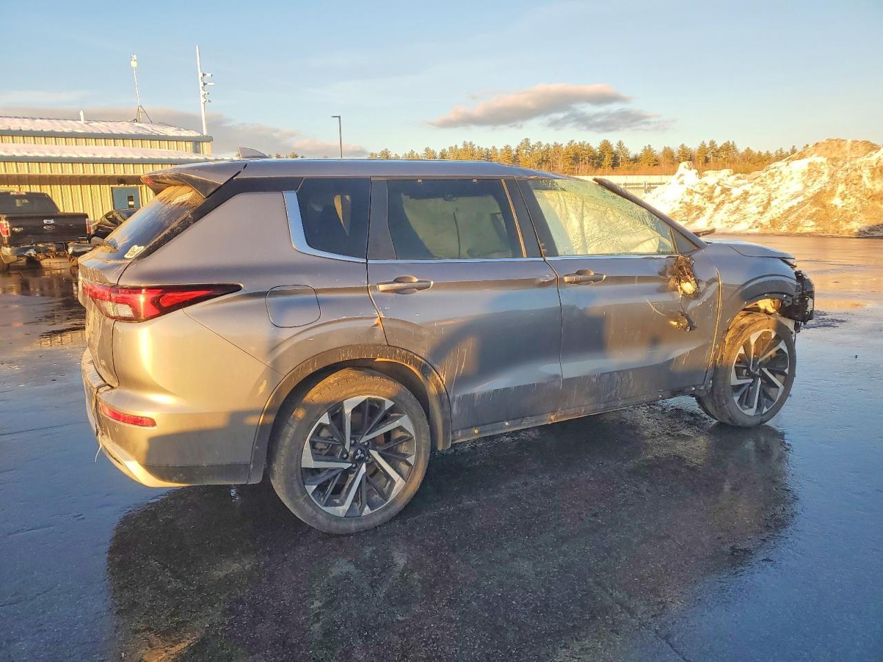 2022 MITSUBISHI outlander