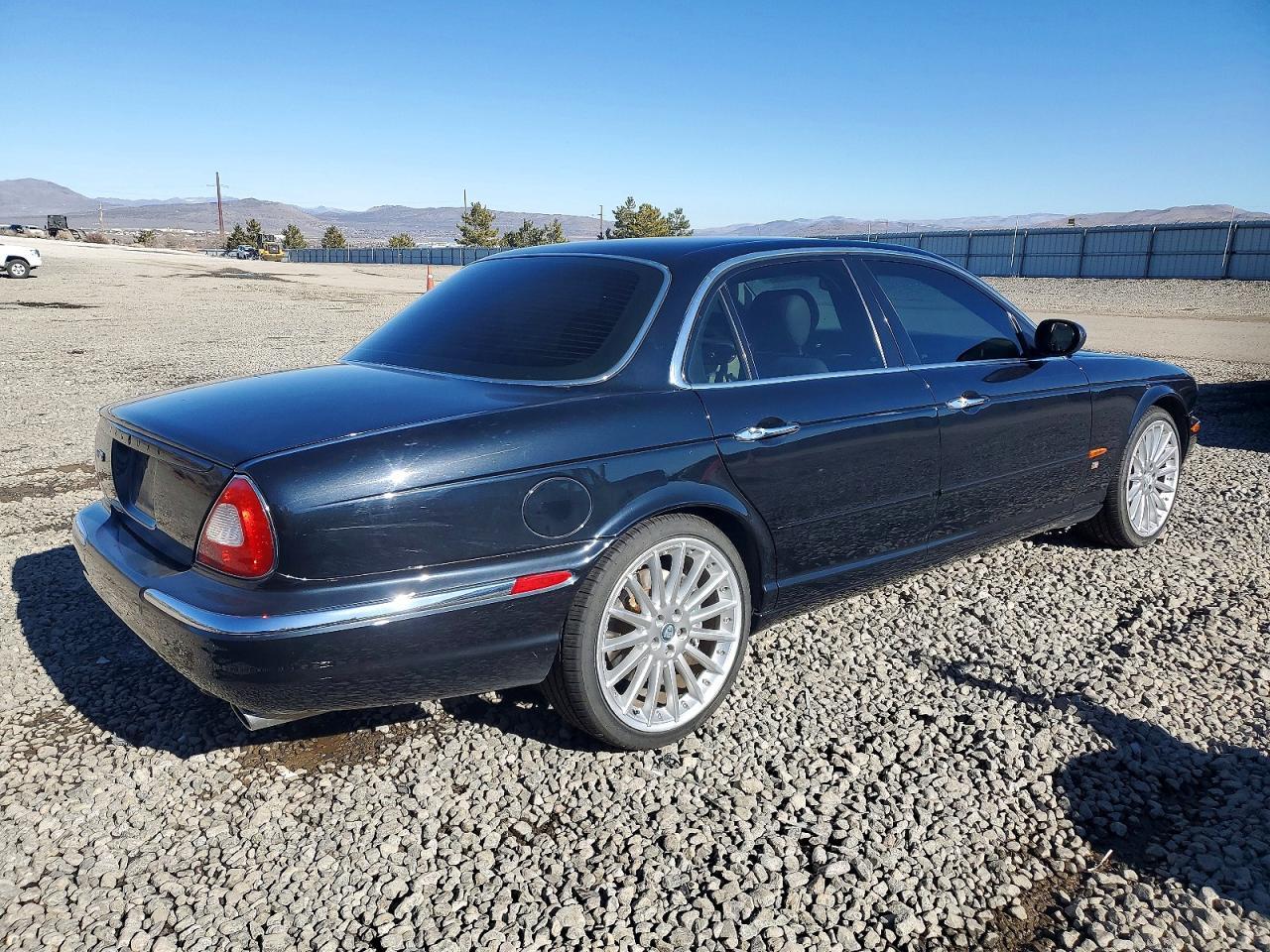 2004 JAGUAR Xj-Series