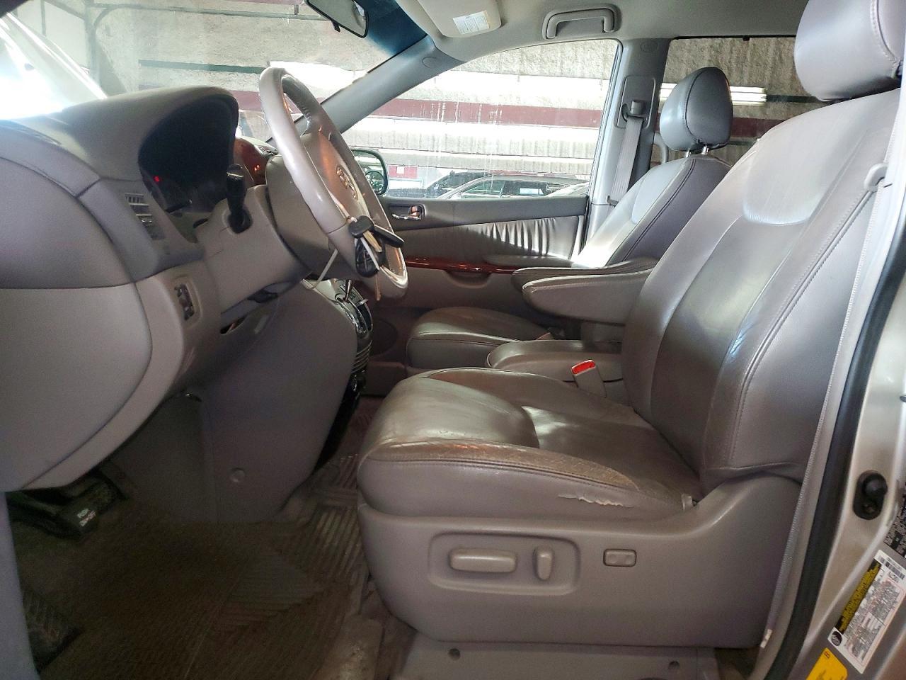 2005 TOYOTA SIENNA