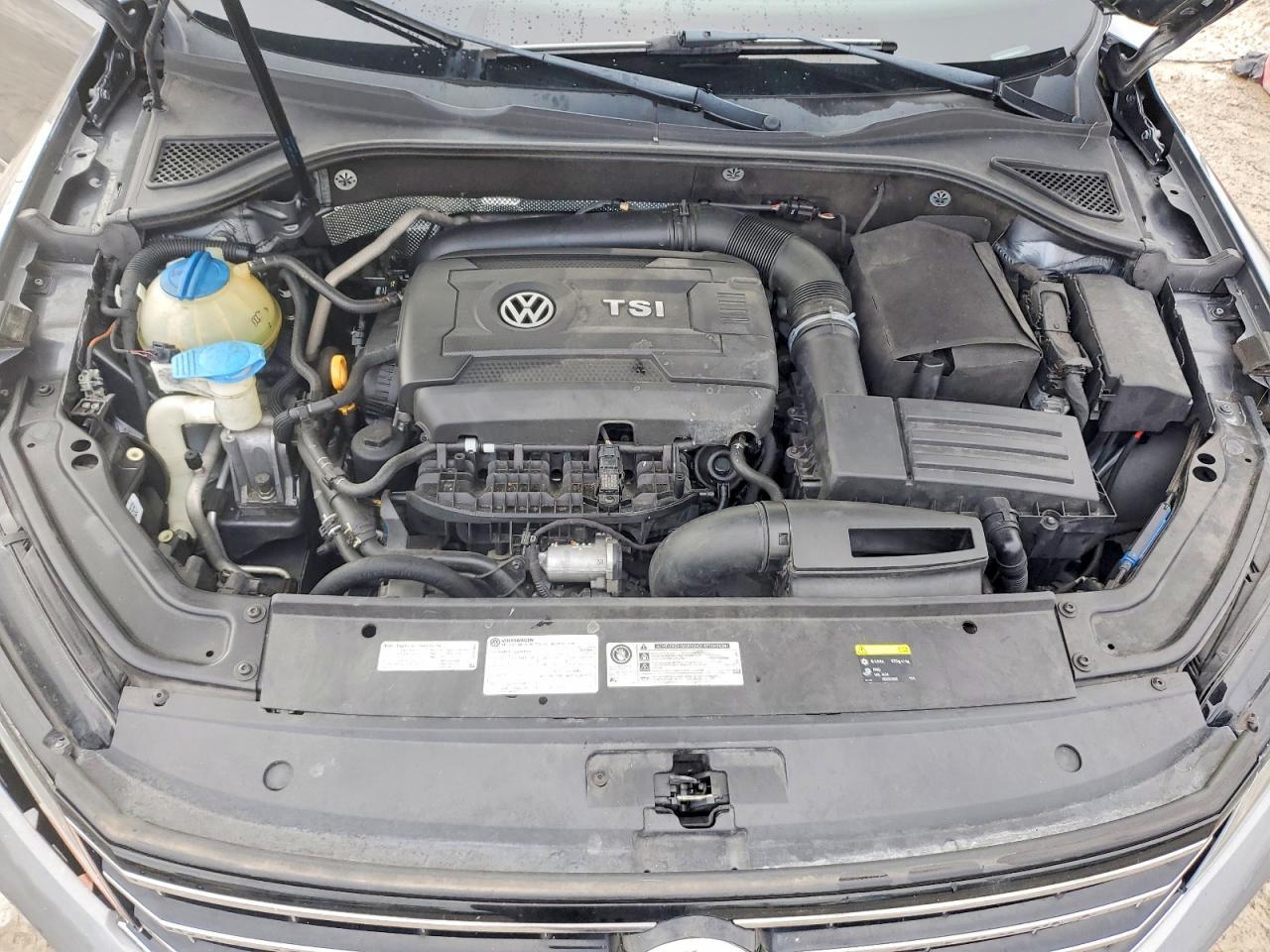 2017 VOLKSWAGEN Passat