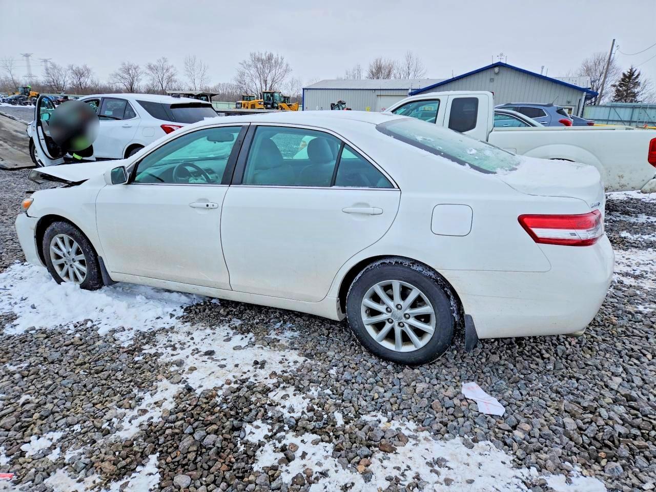 2011 TOYOTA CAMRY