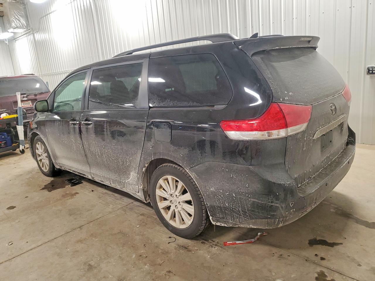 2012 TOYOTA SIENNA