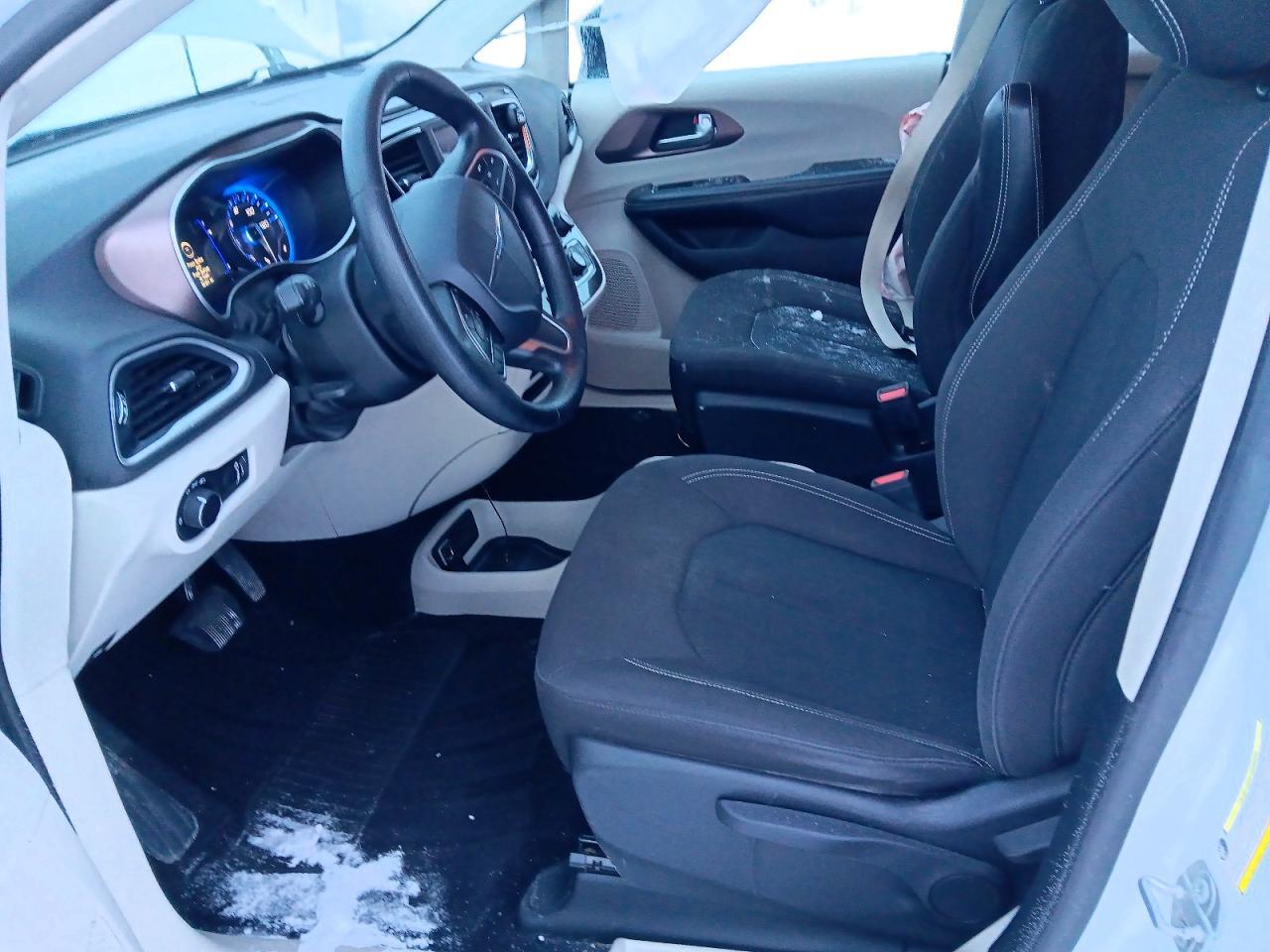 2020 CHRYSLER Voyager