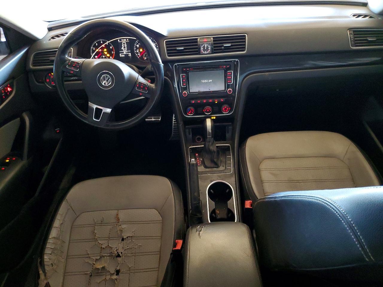 2014 VOLKSWAGEN Passat