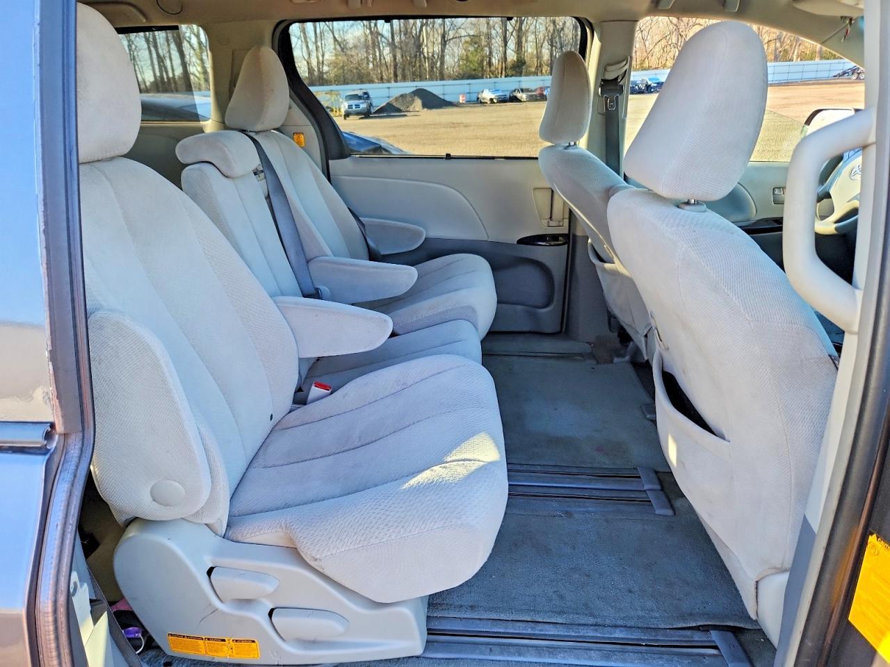 2013 TOYOTA SIENNA