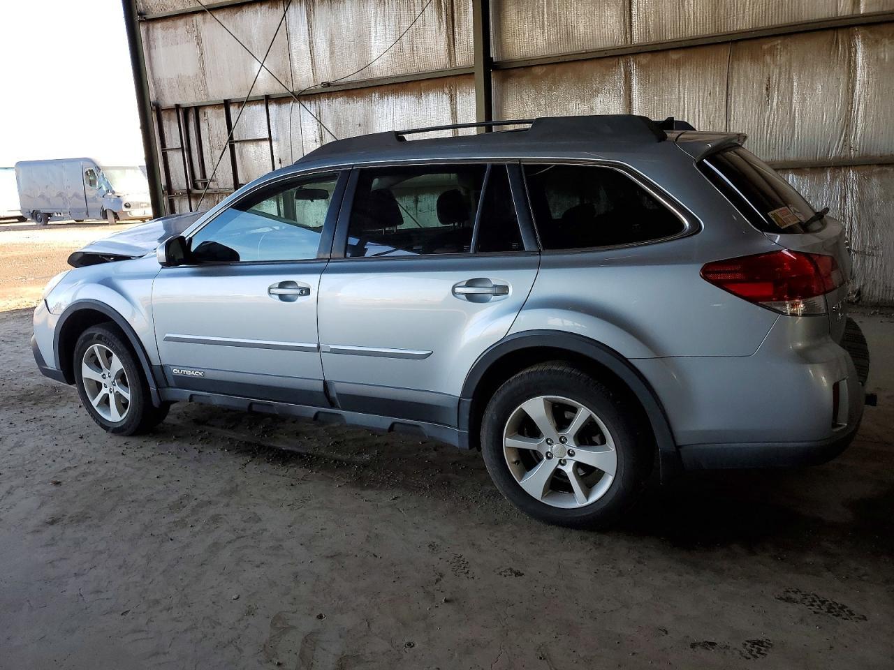2014 SUBARU Outback